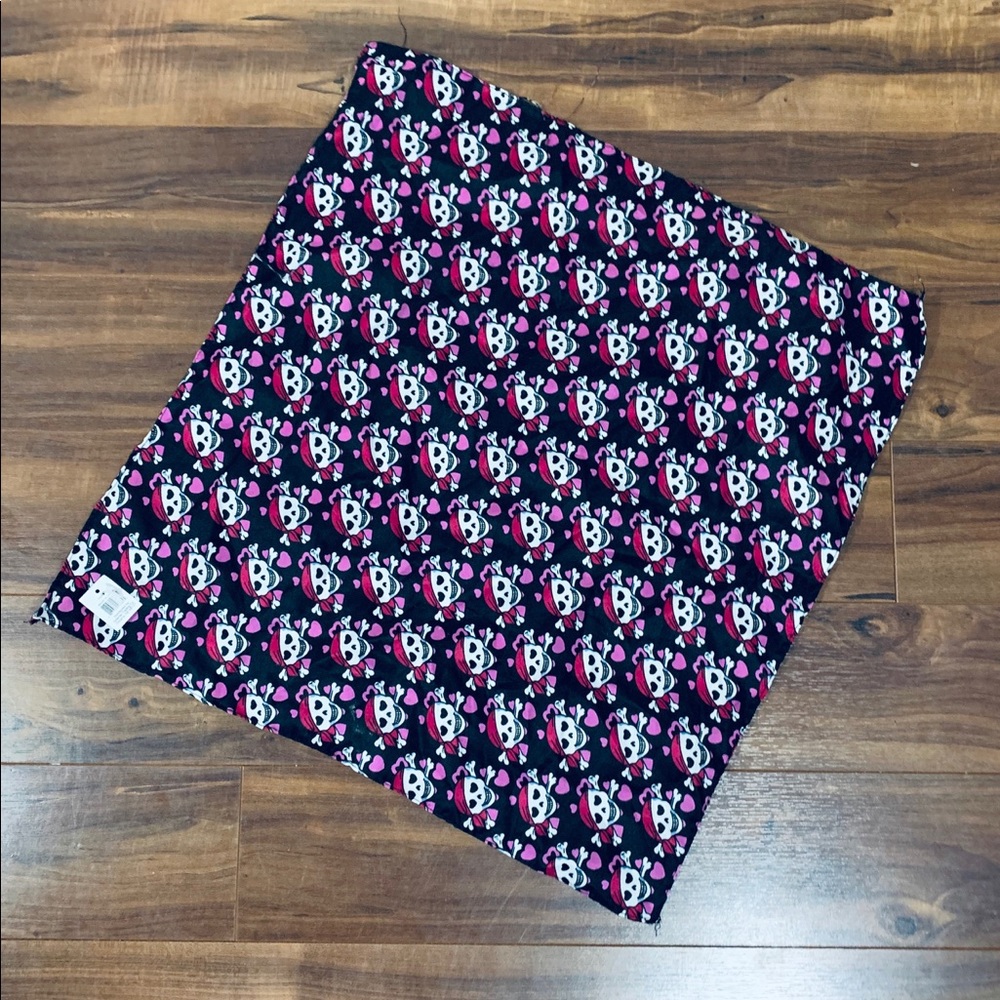Pink & Black Pirate Skull & Heart Bandana NWT